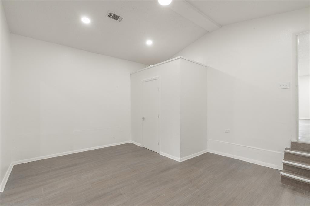 5812 S Francis Avenue Property Photo 11