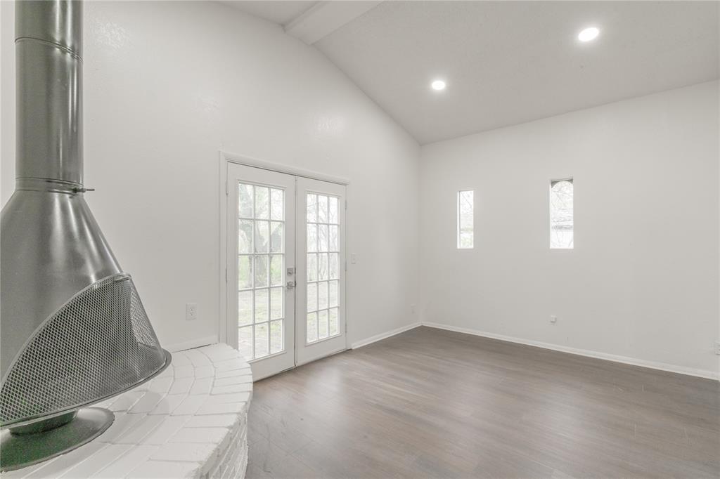 5812 S Francis Avenue Property Photo 12