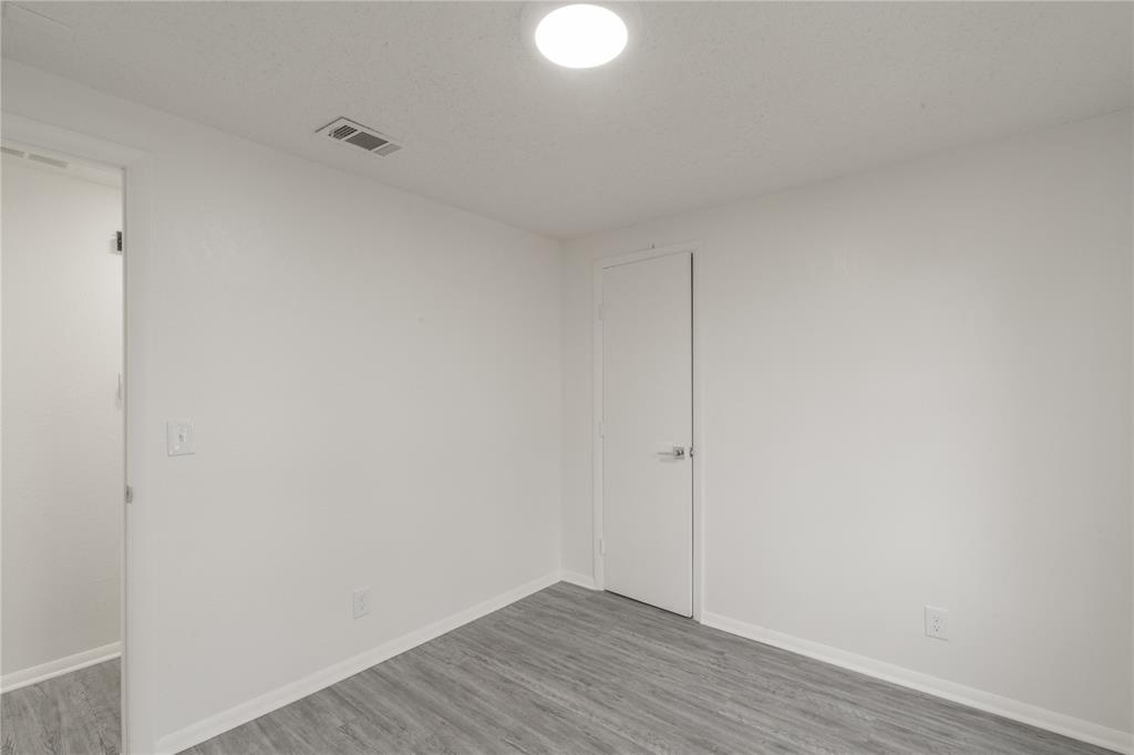 5812 S Francis Avenue Property Photo 17
