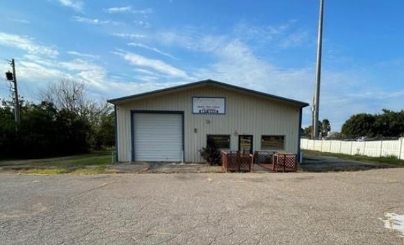 8315 Ne 23rd Street Property Photo