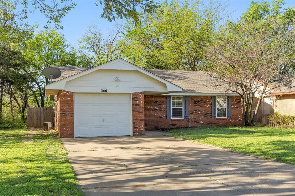1001 E Will Rogers Drive Property Photo 1