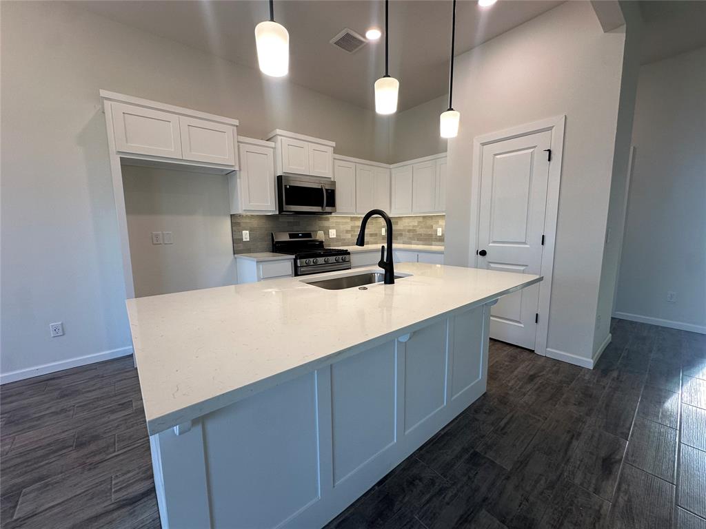 18220 Austin Court Property Photo 6