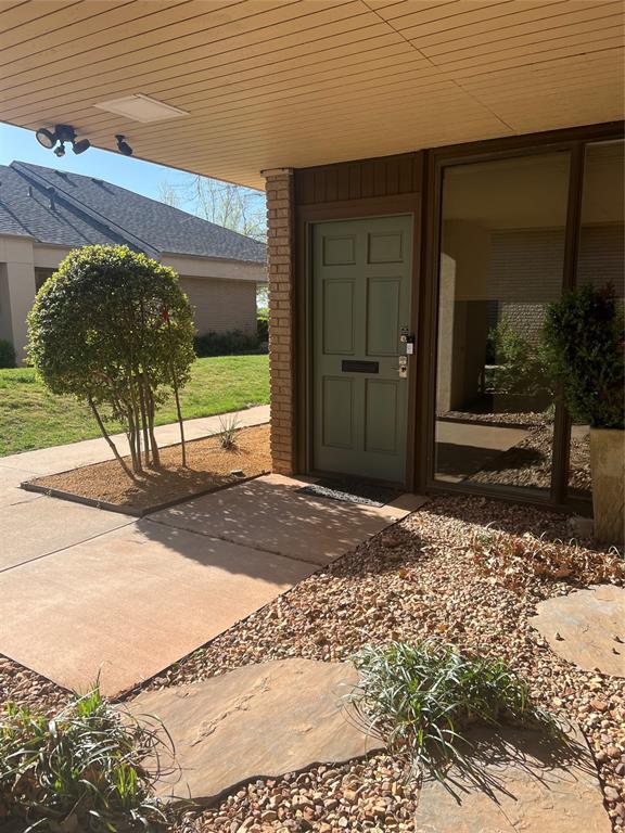 6402 N Santa Fe Avenue B Property Photo