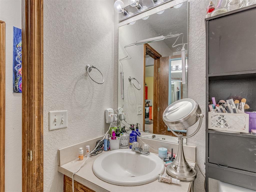 2036 Cloverdale Lane Property Photo 28