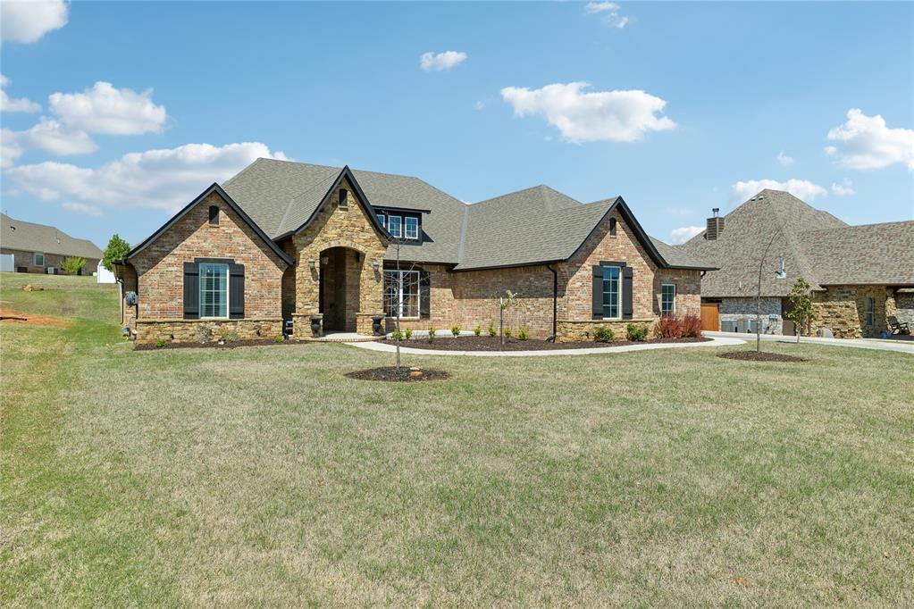 2585 Forest Glen Drive Property Photo 2