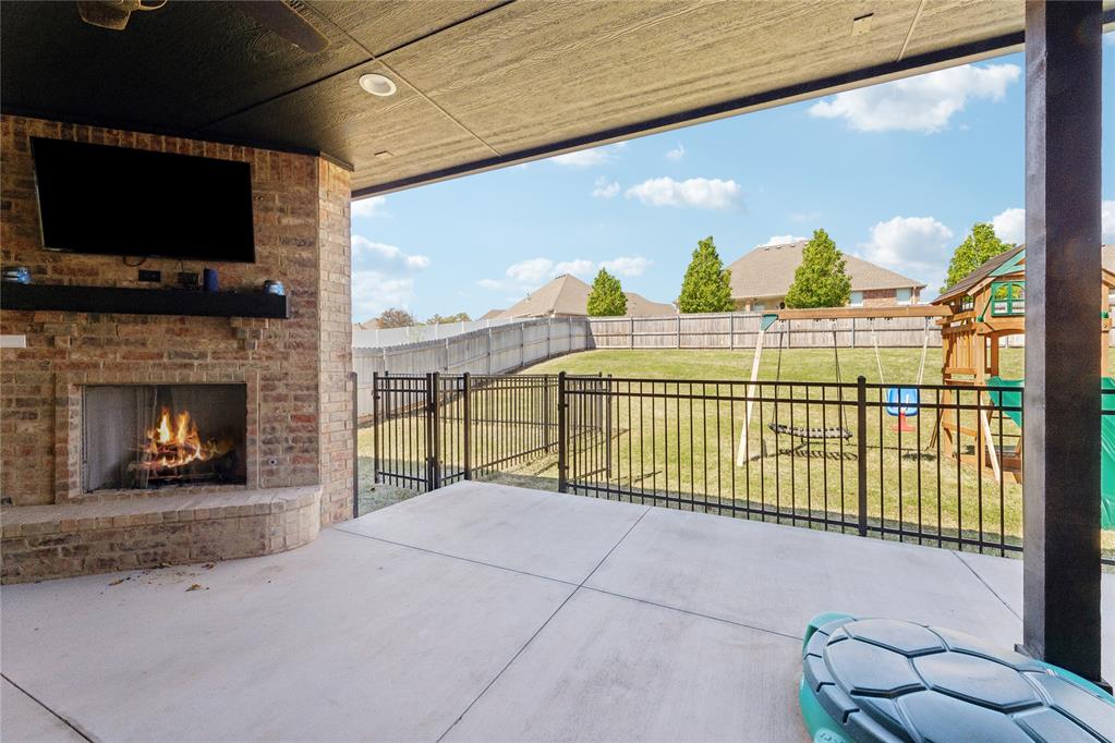 2585 Forest Glen Drive Property Photo 4