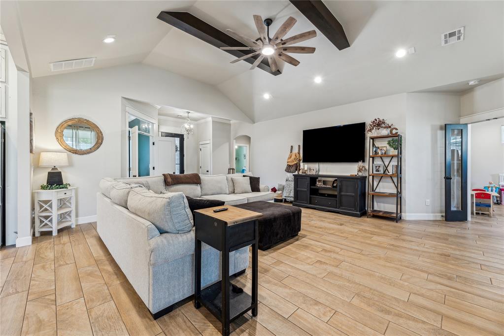 2585 Forest Glen Drive Property Photo 5