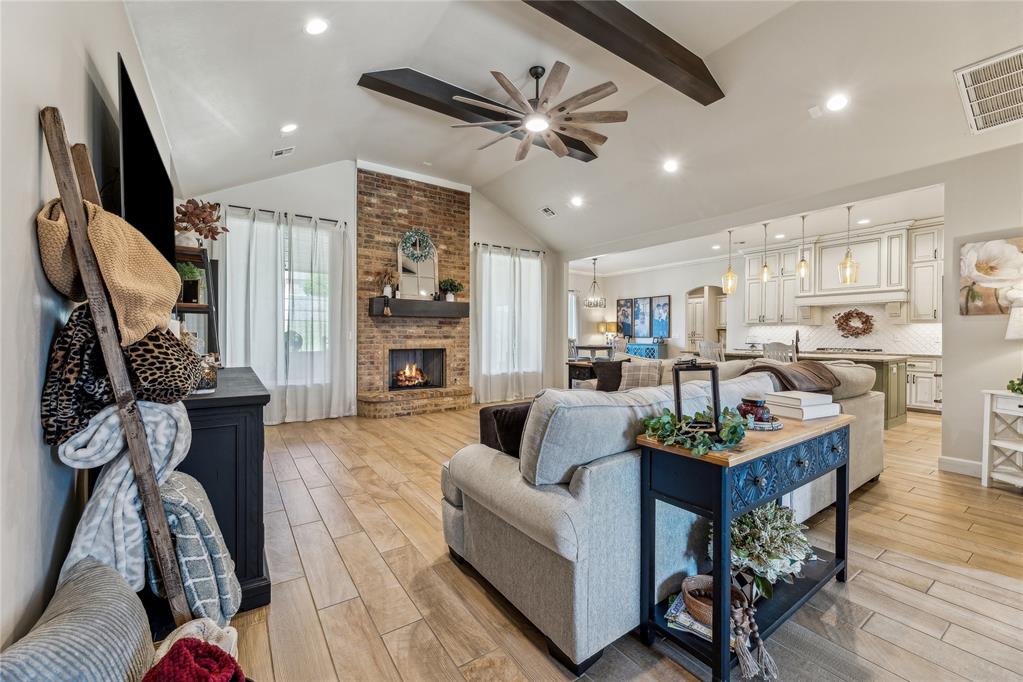 2585 Forest Glen Drive Property Photo 6