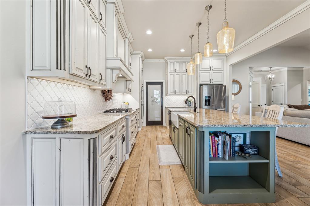 2585 Forest Glen Drive Property Photo 8