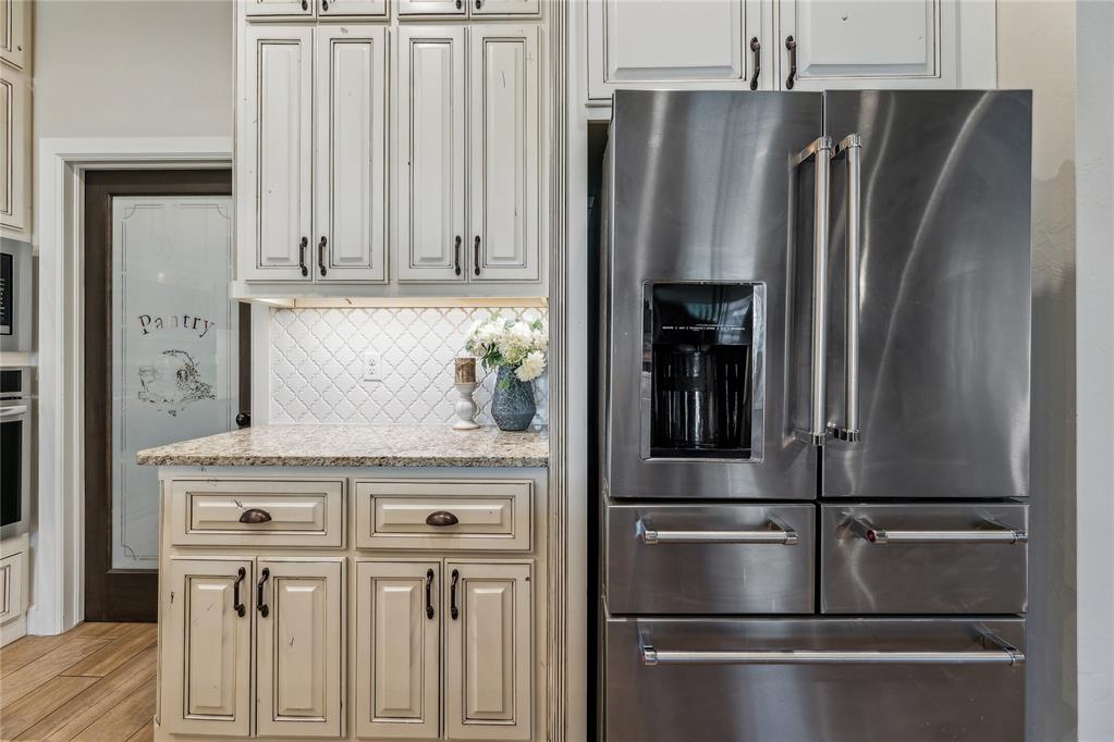 2585 Forest Glen Drive Property Photo 10