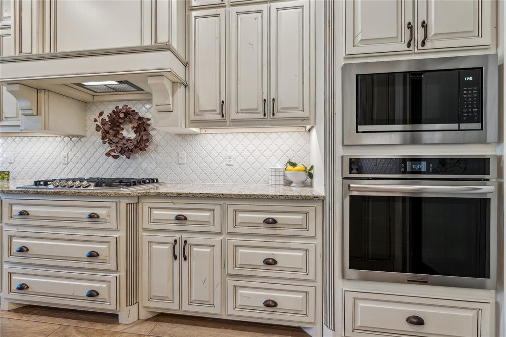 2585 Forest Glen Drive Property Photo 11