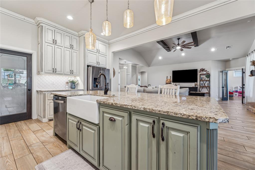 2585 Forest Glen Drive Property Photo 12