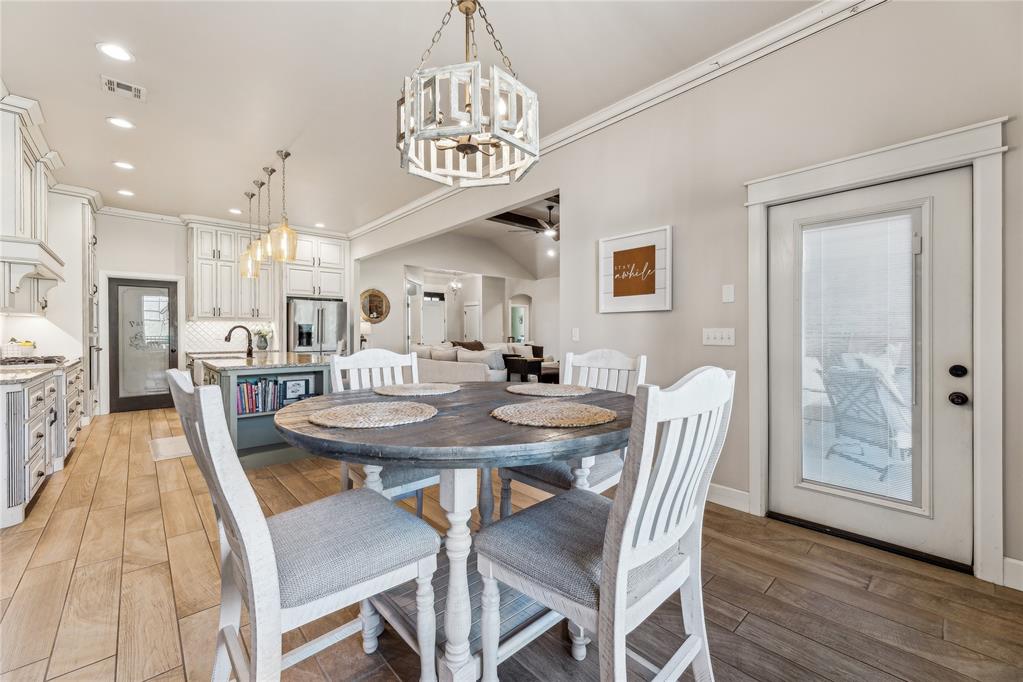 2585 Forest Glen Drive Property Photo 13