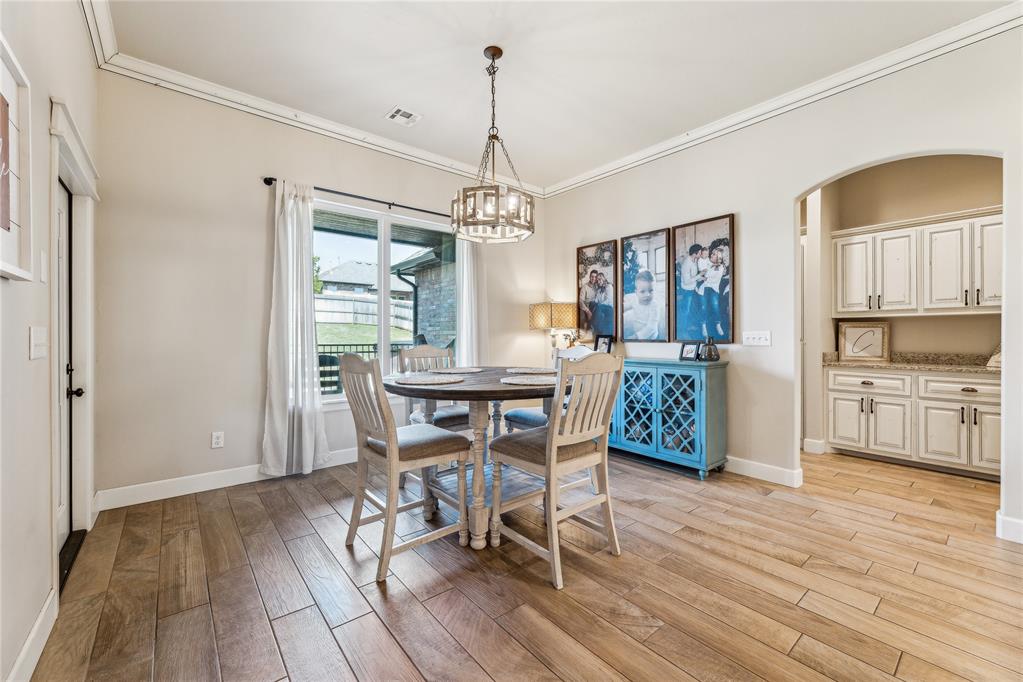 2585 Forest Glen Drive Property Photo 14