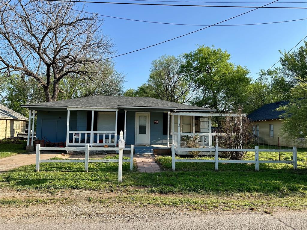 712 1st Street Property Photo 1