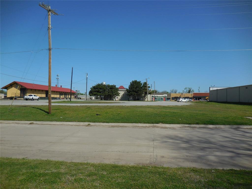 000 1 St Street Property Photo