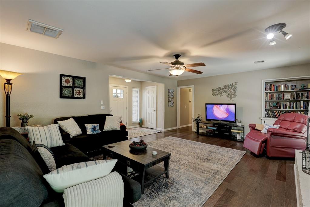 1600 Pine Oak Drive Property Photo 5