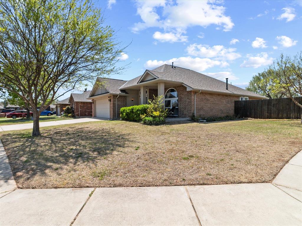 1916 Pelham Circle Property Photo 1