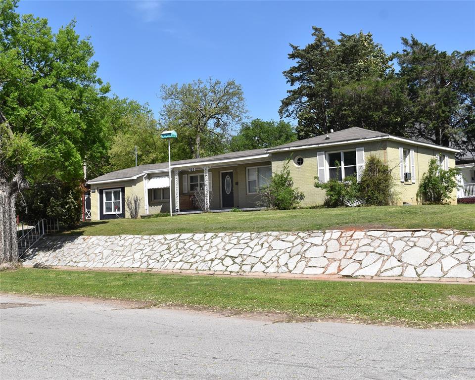 902 W Dakota Avenue Property Photo 1