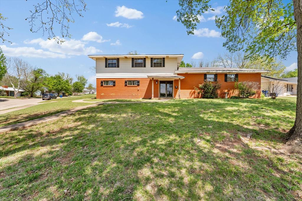 902 Walnut Court Property Photo