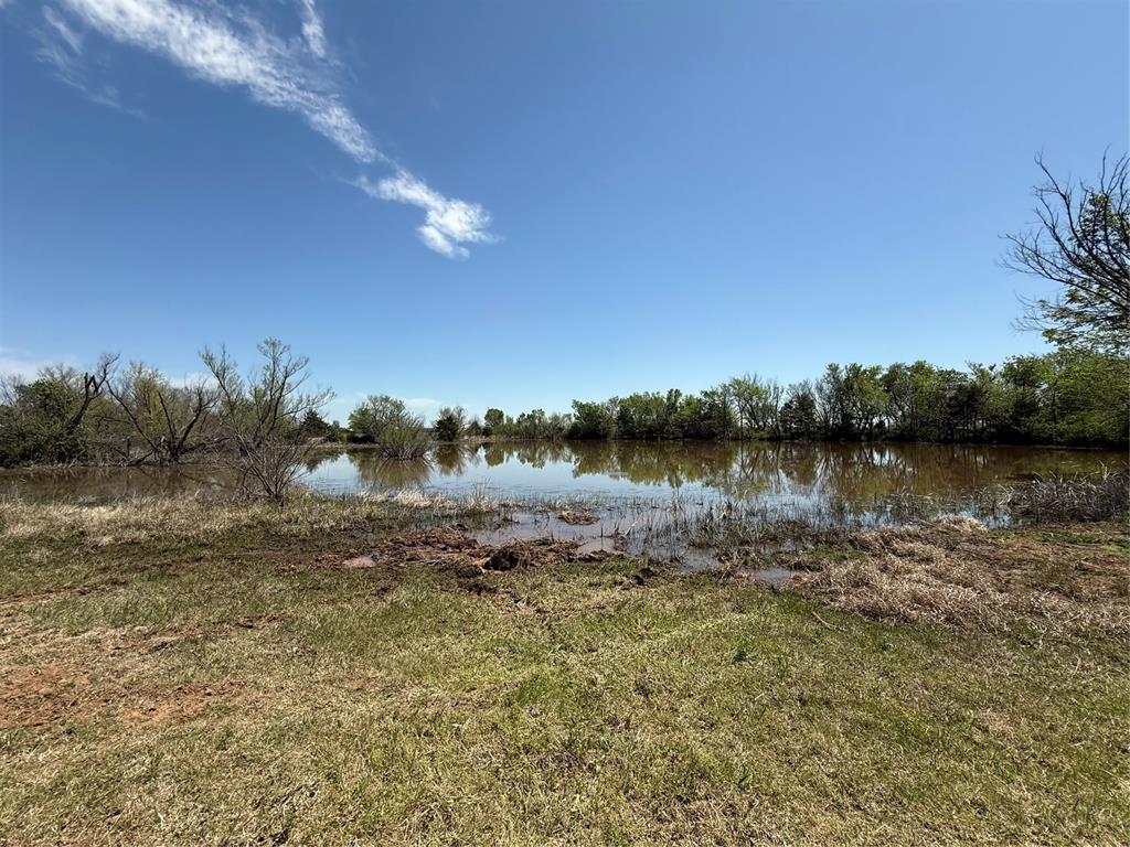 000 Leo Property Photo