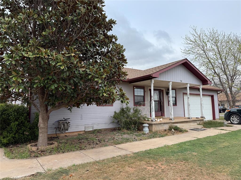 724 E 7th Street Property Photo