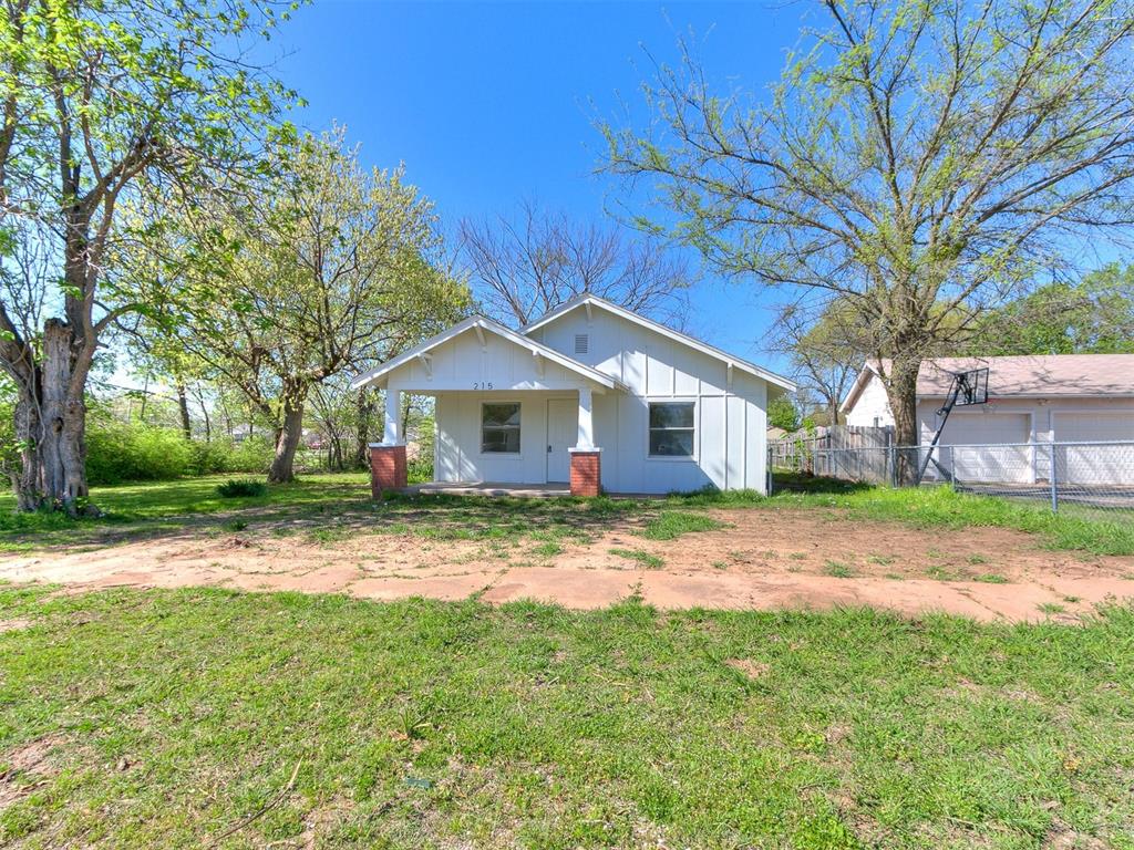215 E Locust Street Property Photo