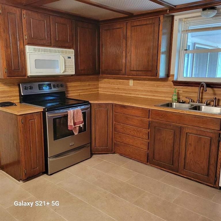 13723 Ravenswood Drive Property Photo 8