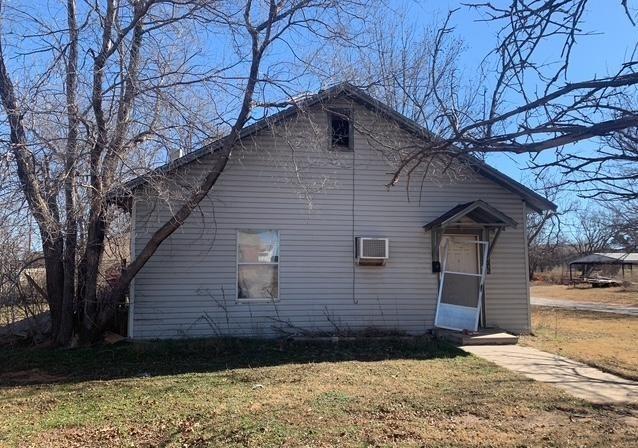 902 N Broadway Street Property Photo