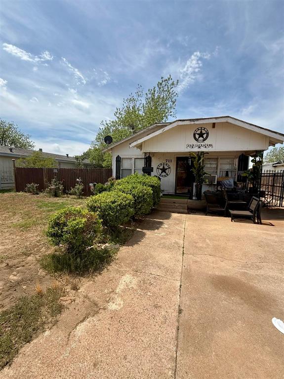 711 N Julian Street Property Photo 1