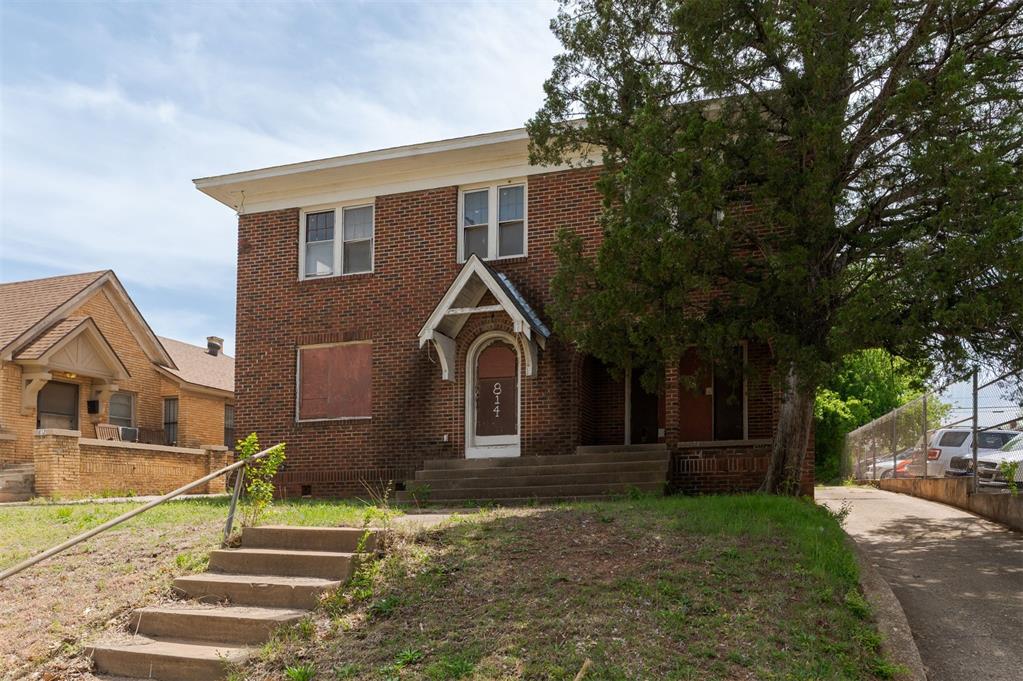 814 W Hill Street Property Photo 1