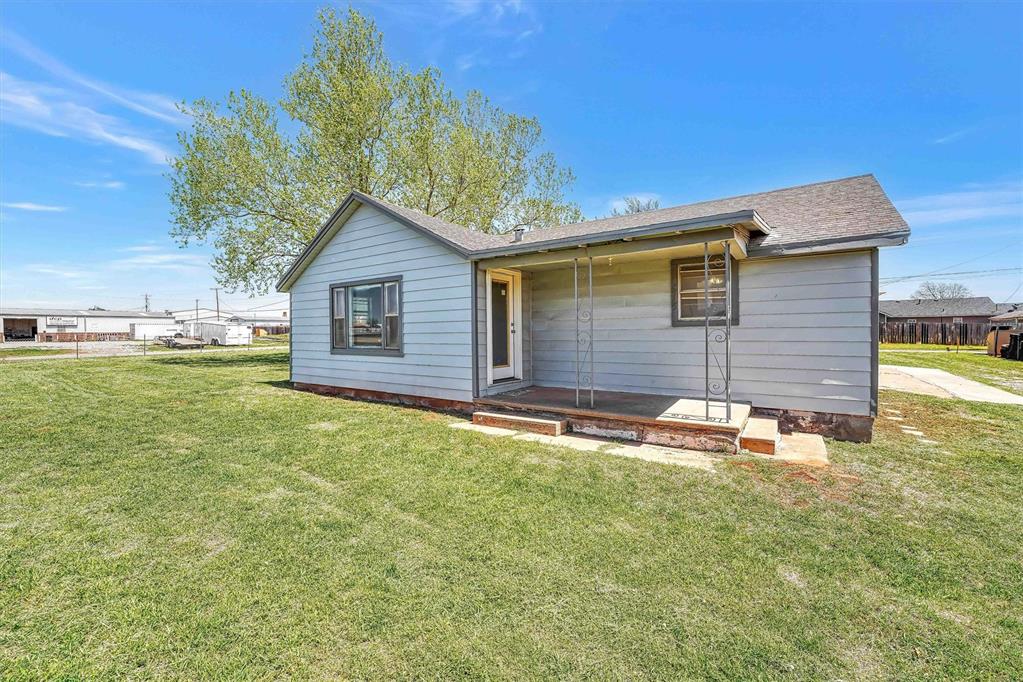 618 N Van Buren Avenue Property Photo