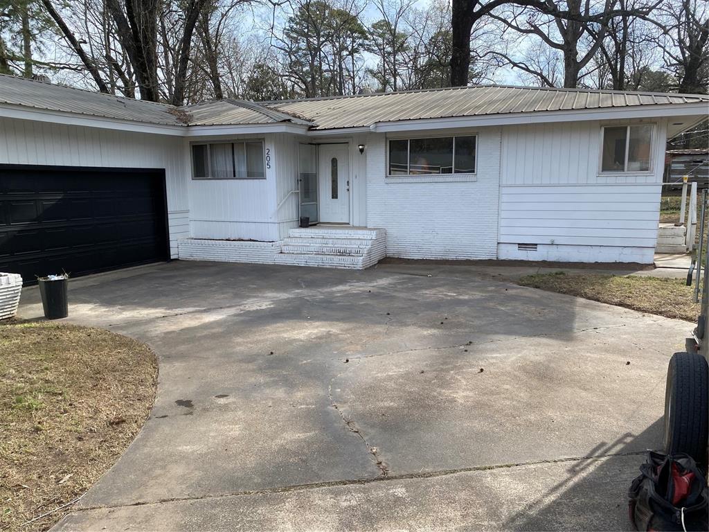 205 Wallace Street Property Photo 1
