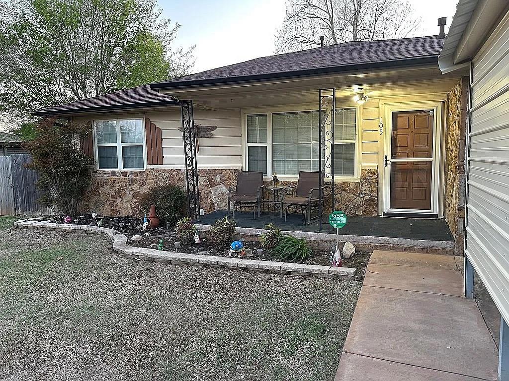 105 S Jackson Avenue Property Photo 1