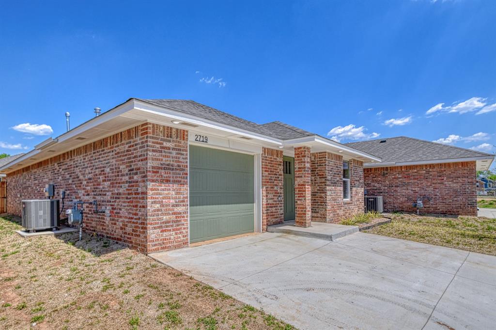 2719 Varenna Court Property Photo 2