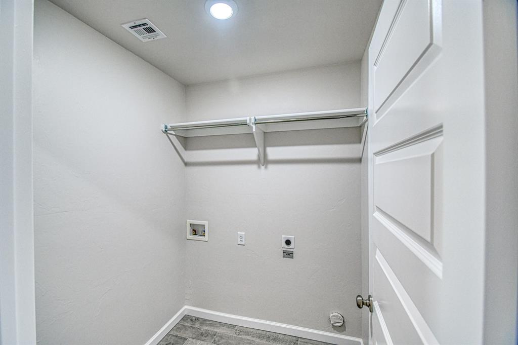 2719 Varenna Court Property Photo 24