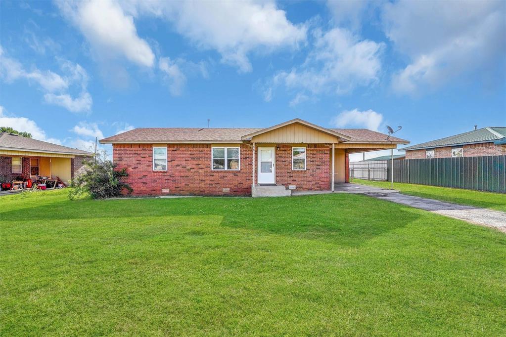 908 S Oak Avenue Property Photo 1