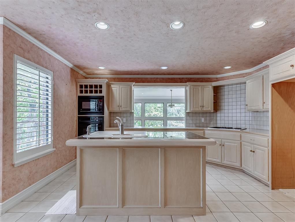 13504 Fox Creek Drive Property Photo 16