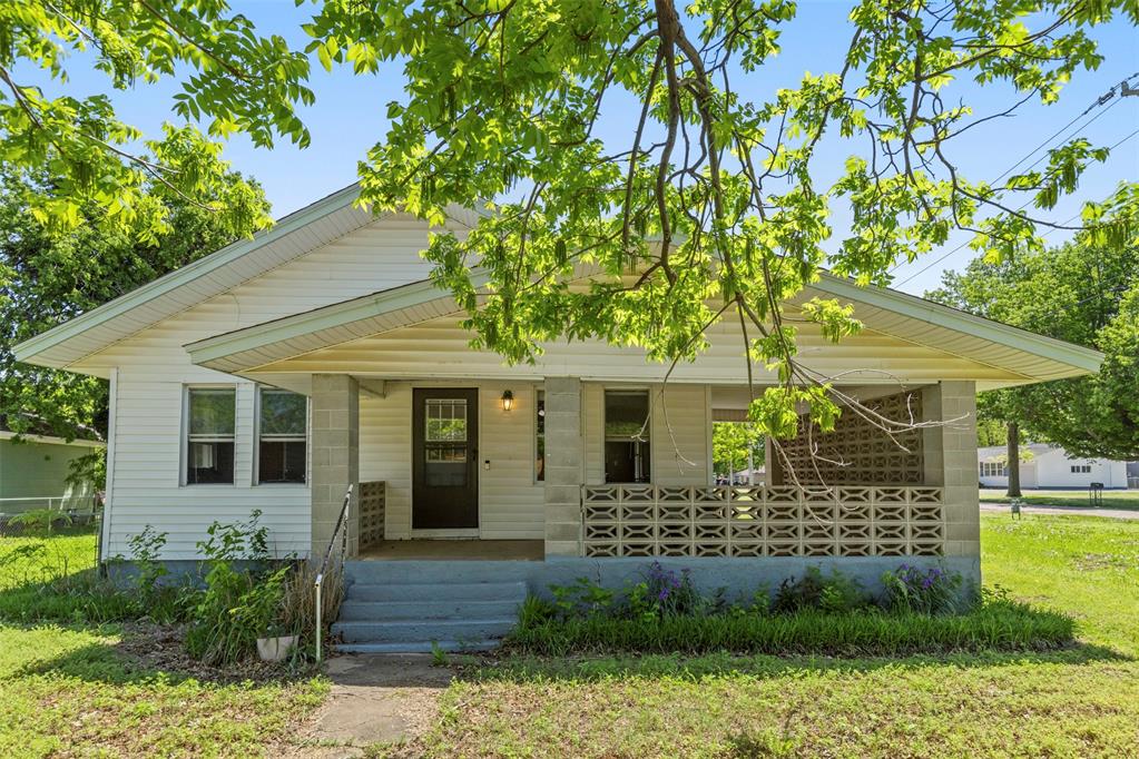 724 Maple Street Property Photo