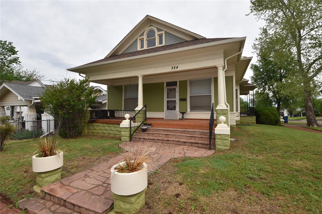 324 E Washington Avenue Property Photo