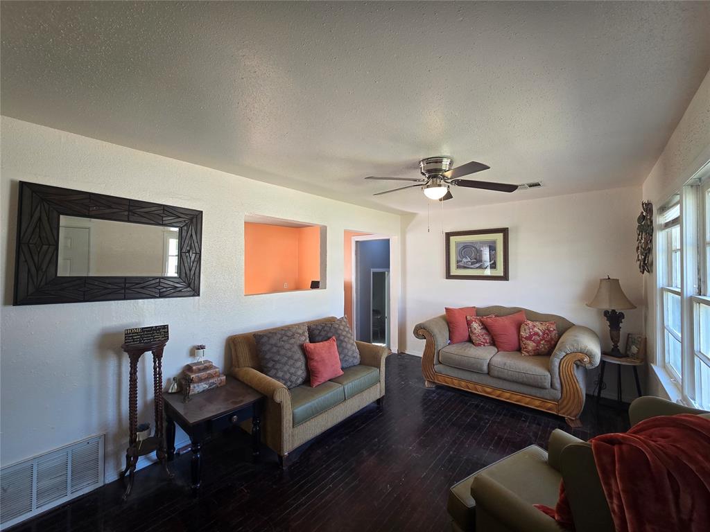 3425 Willow Creek Drive Property Photo 2