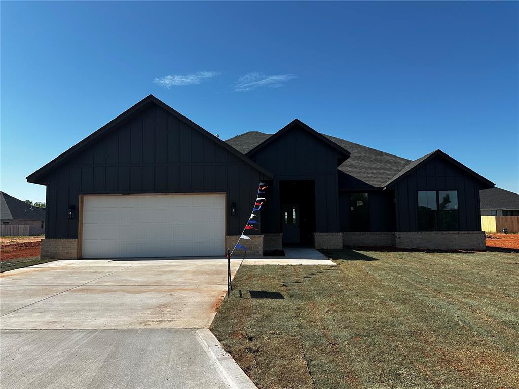 211 Shavano Street Property Photo 1