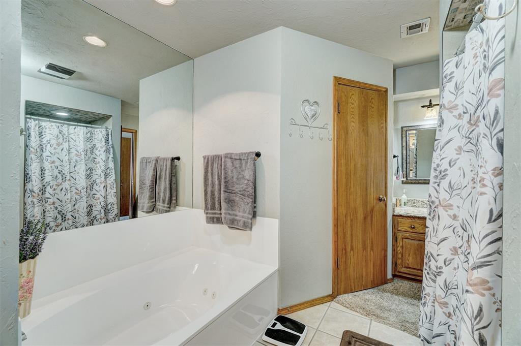 7904 Nw 81st Street Property Photo 26