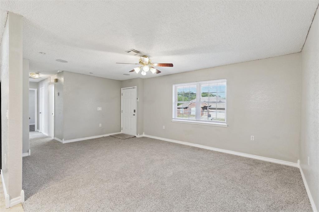 586 Seikel Drive Property Photo 6