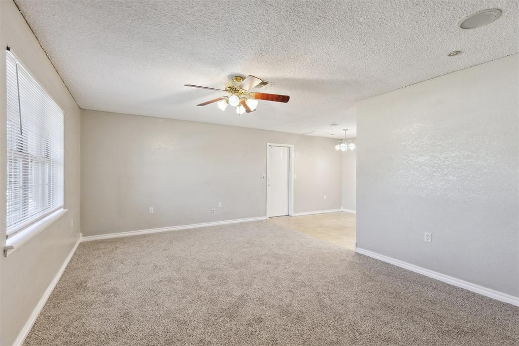 586 Seikel Drive Property Photo 7
