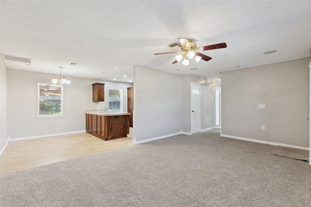 586 Seikel Drive Property Photo 8