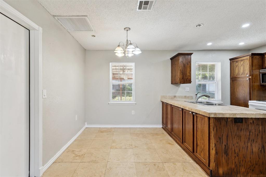 586 Seikel Drive Property Photo 14