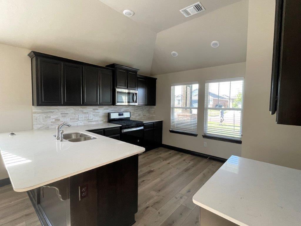 18613 Vivo Drive Property Photo 5