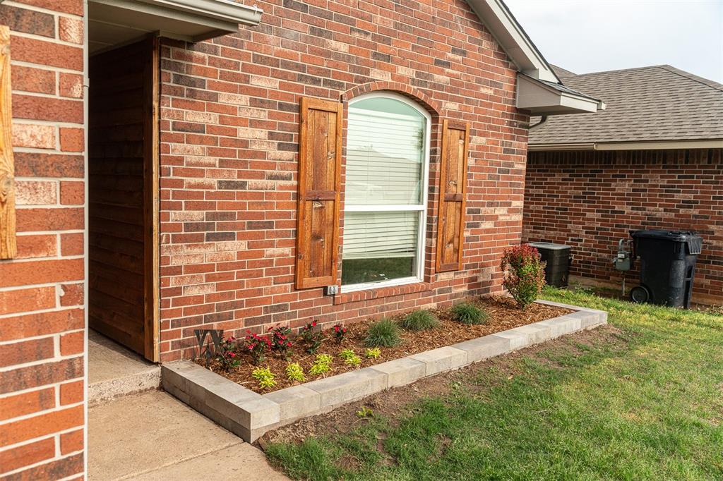 504 Apache Gate Drive Property Photo 2