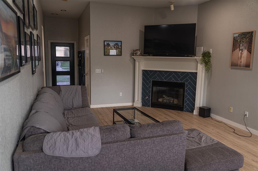 504 Apache Gate Drive Property Photo 5
